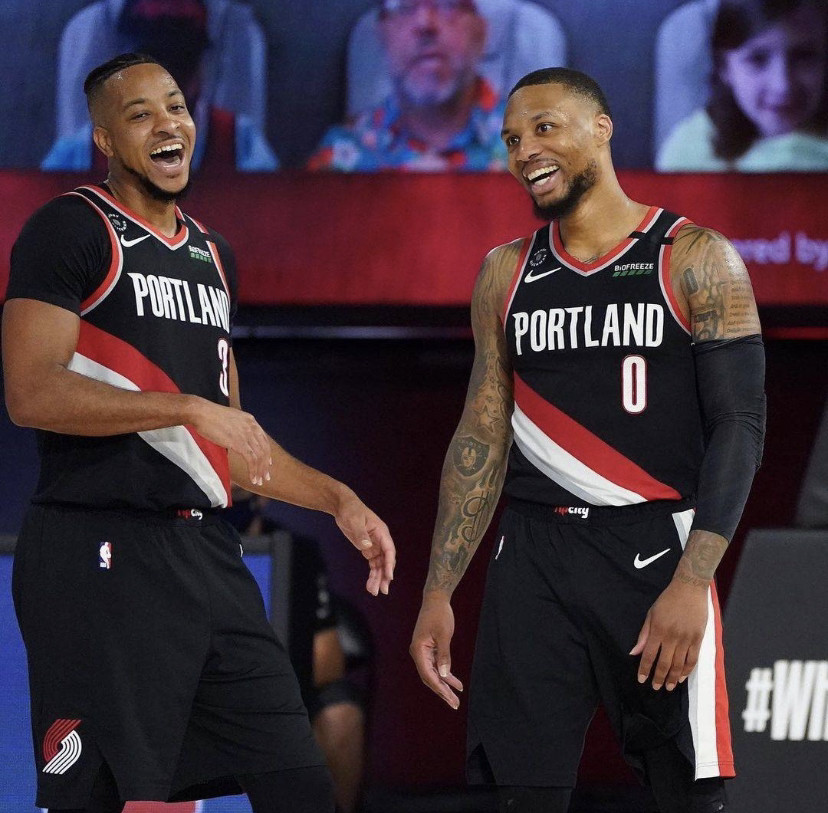  艾顿制霸内线开拓者主场力克独行侠结束两连败